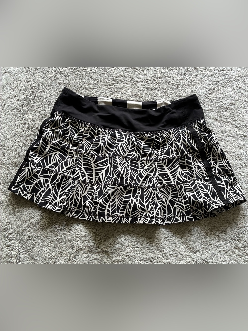 lululemon Size 8  Bundle 2 Printed Skorts & Grey Ruched Leggings - Picture 5 of 10